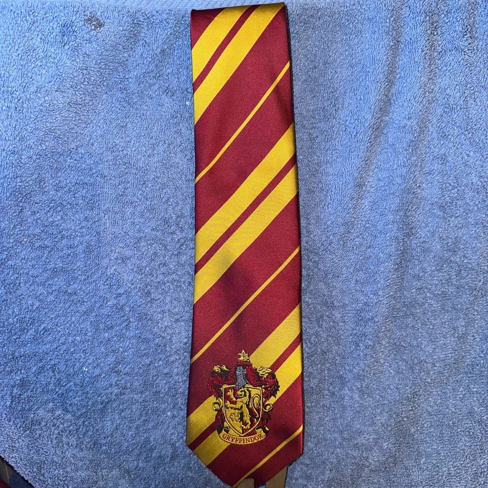 NWOT Men's Harry Potter Gryffindor Logo Neck Tie Maroon Gold